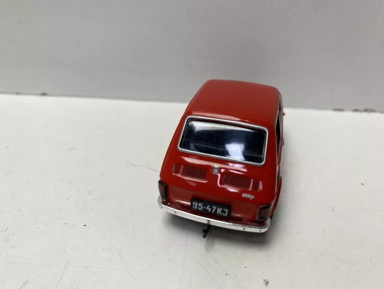 FIAT 126P CZERWONY 1:43