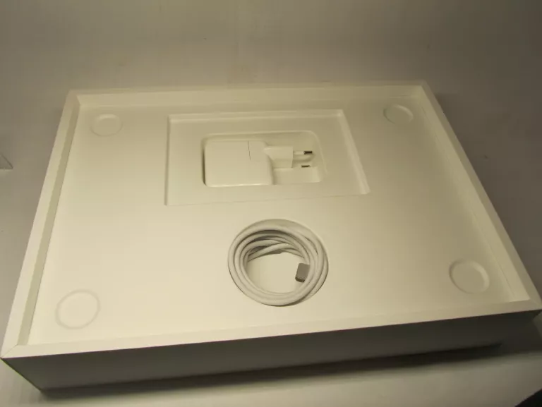 APPLE MACBOOK AIR M2 A2681 13,6 M2 8GB RAM 256GB SSD ZESTAW