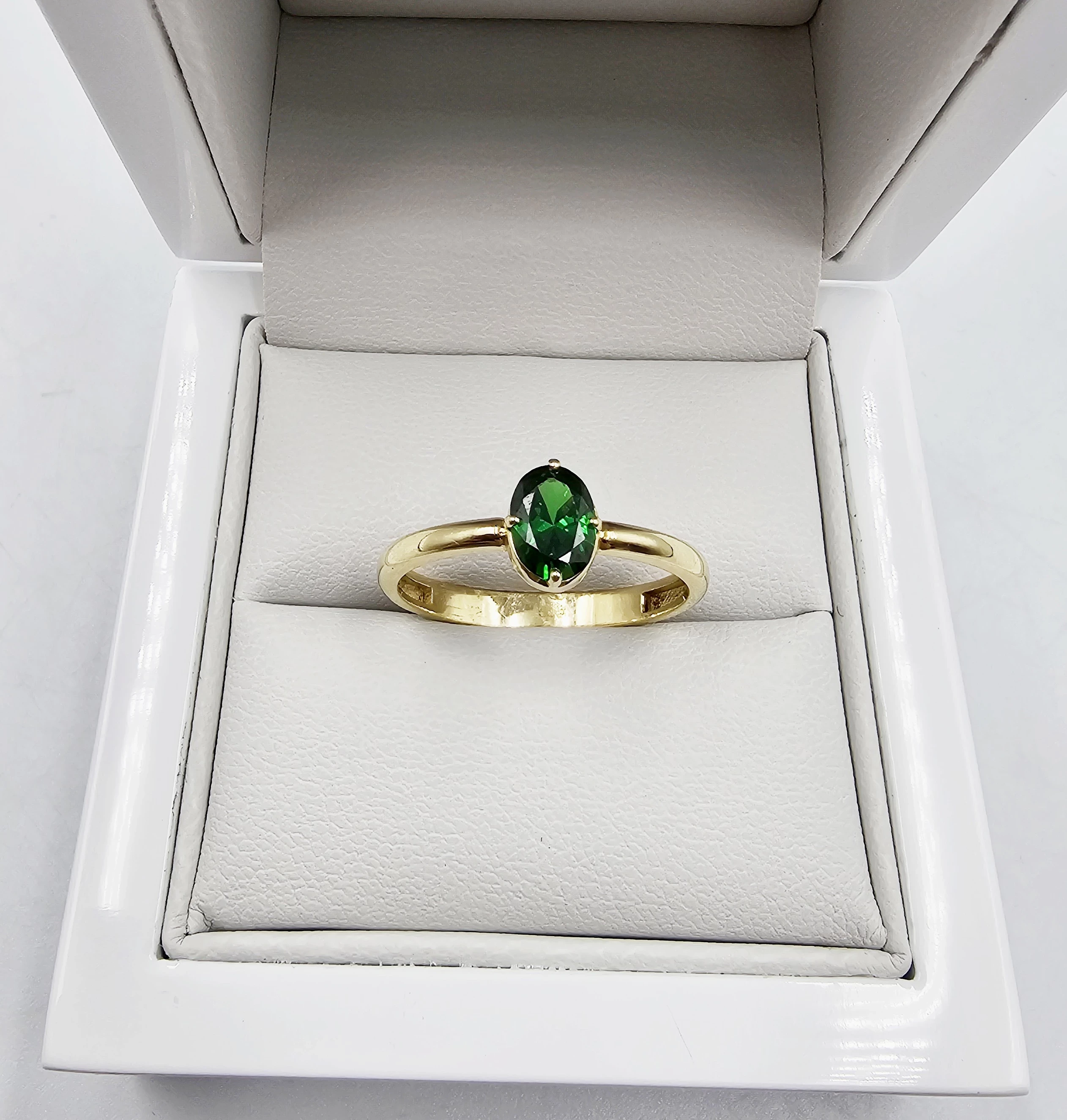 zloty-pierscionek-z-zielonym-kamieniem-255gr-p585-powstancow-slaskich-122-wroclaw