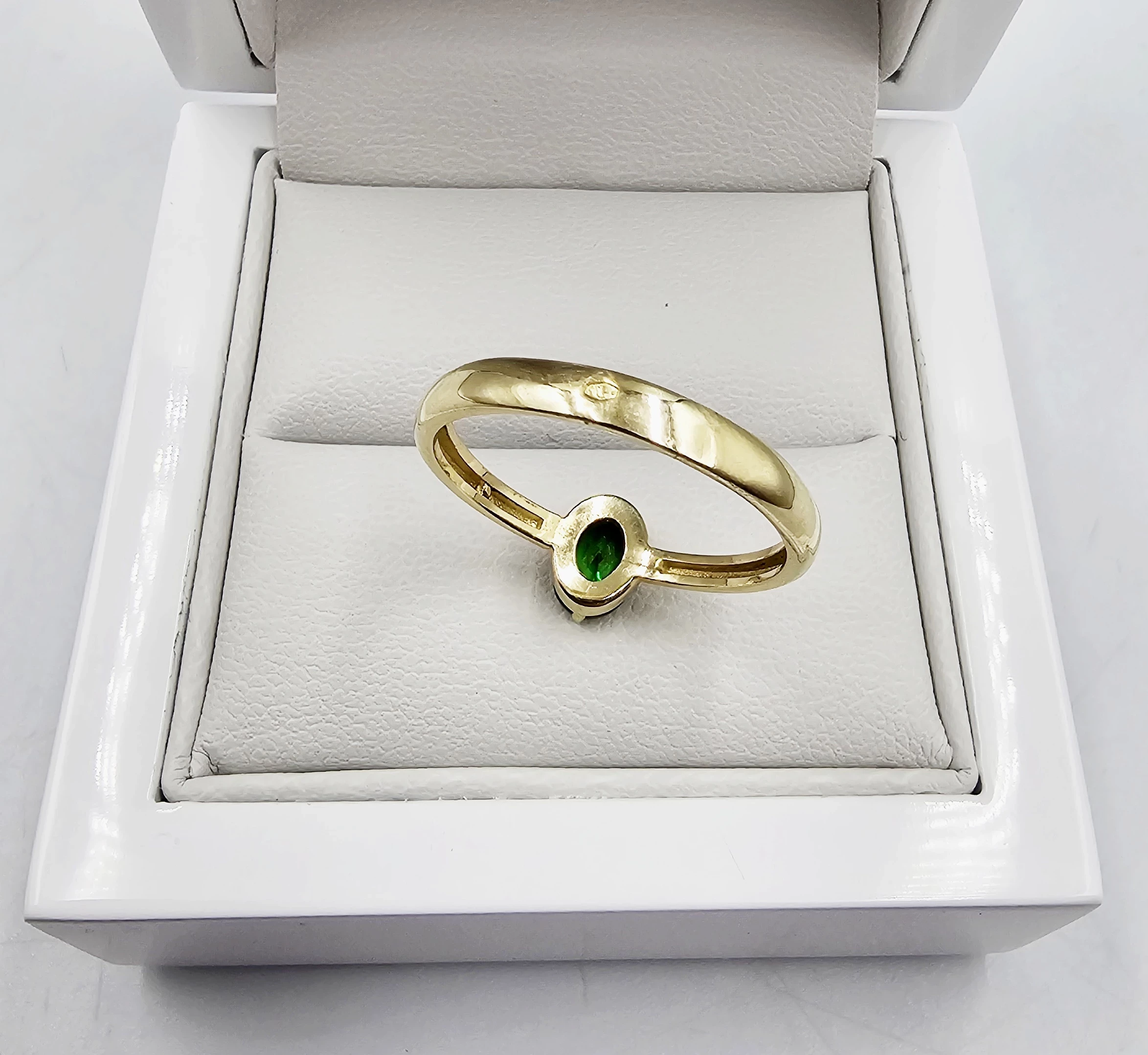 zloty-pierscionek-z-zielonym-kamieniem-255gr-p585-kamien-17088-128