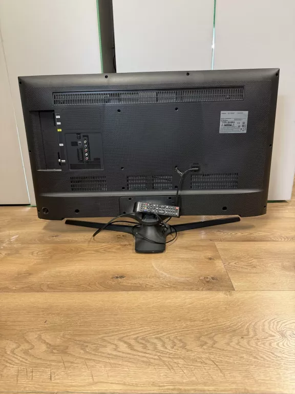 TELEWIZOR SAMSUNG UE40J5100AW + PILOT