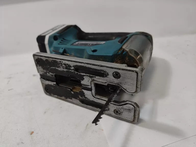 WYRZYNARKA MAKITA JV143D + AKU 1,5AH WYRZYNARKA AKUMULATOROWA