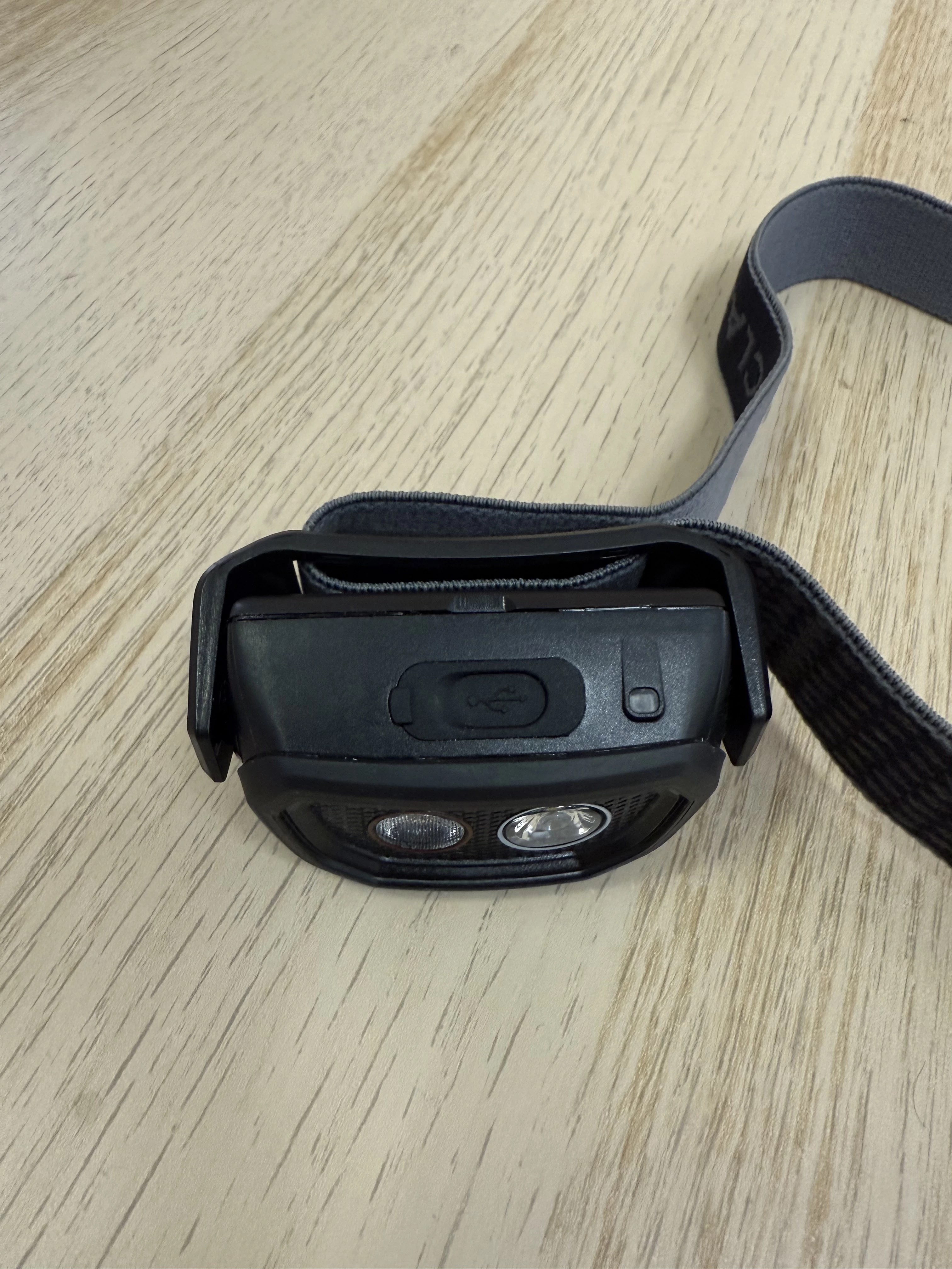 lampka-czolowka-trekkingowa-forclaz-hl500-stan-11323-238058