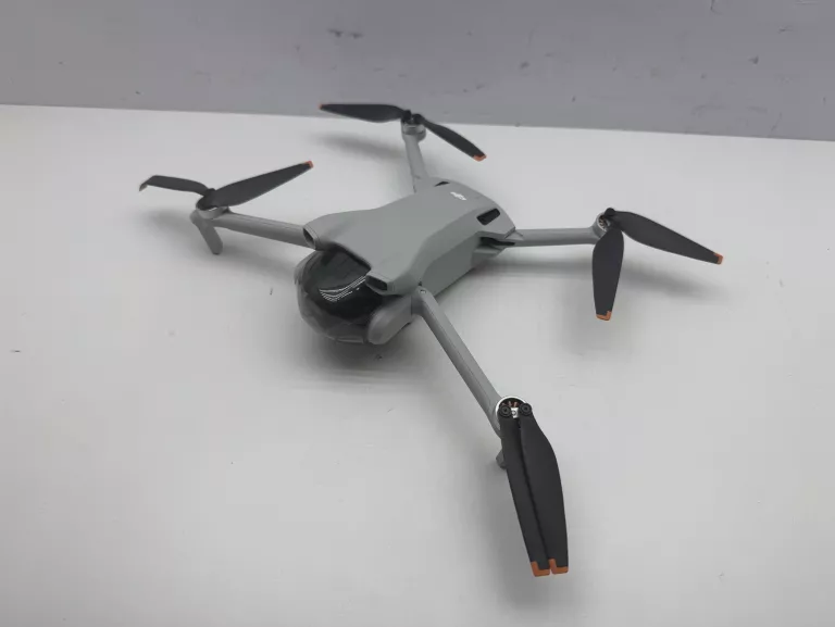 DRON DJI MINI 3