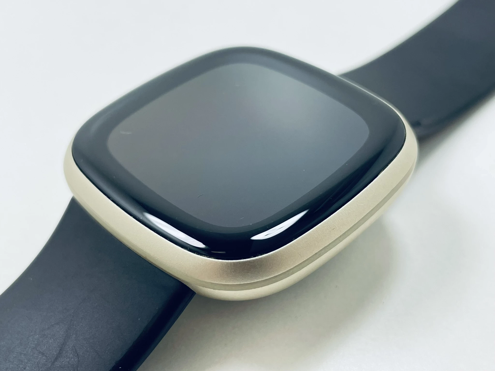 smartwatch-fitbit-versa-2-stan-11323-2