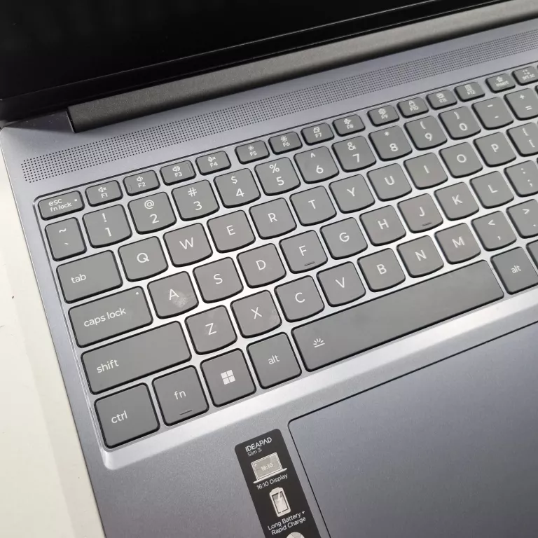 LAPTOP LENOVO IDEAPAD SLIM 3 15IRH10 15,3 "  I5 16 GB / 512 GB ZAS PUD