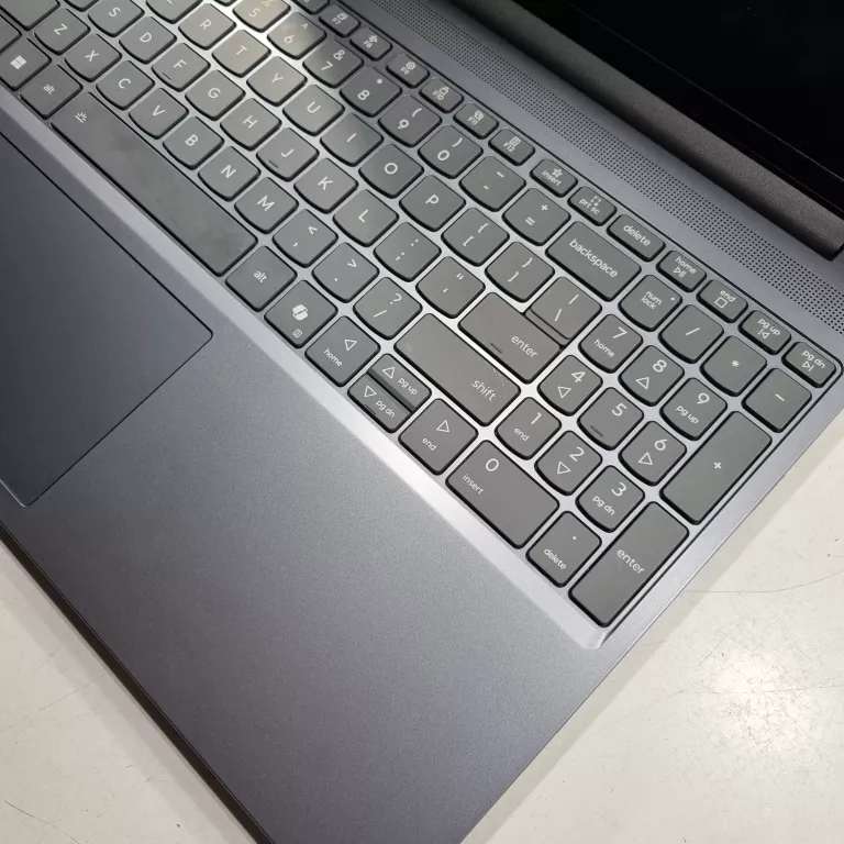 LAPTOP LENOVO IDEAPAD SLIM 3 15IRH10 15,3 "  I5 16 GB / 512 GB ZAS PUD