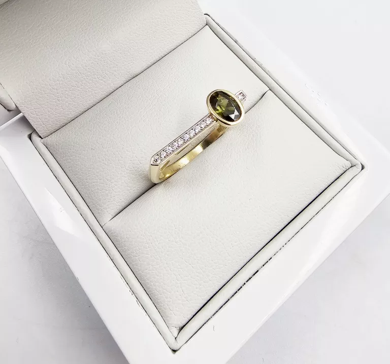 ZŁOTY PIERŚCIONEK Z CYRKONIAMI 2,01GR, P.585