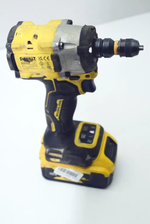 KLUCZ UDAROWY DEWALT DCF922 /ŁADOWARKA