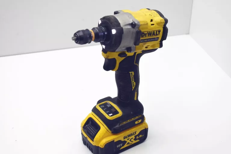 KLUCZ UDAROWY DEWALT DCF922 /ŁADOWARKA