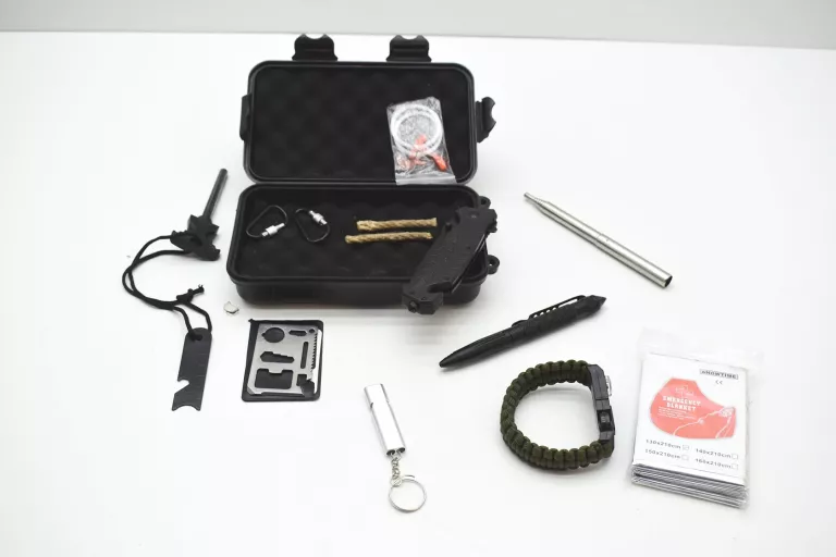 ZESTAW SURVIVALOVY W PUDEŁKU