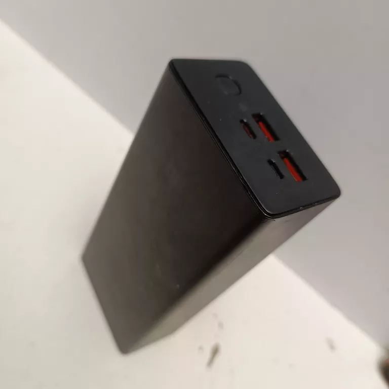 POWERBANK CZARNY 30000MAH PPXJ3030