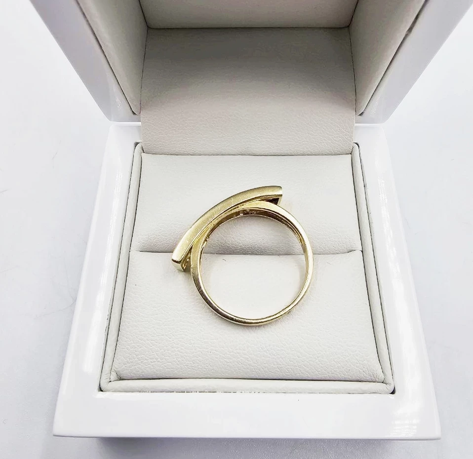 zloty-pierscionek-z-cyrkoniami-488gr-p585-stan-11323-2