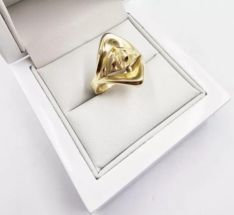 ZŁOTY PIERŚCIONEK ZE WZOREM 3,13GR, P.585