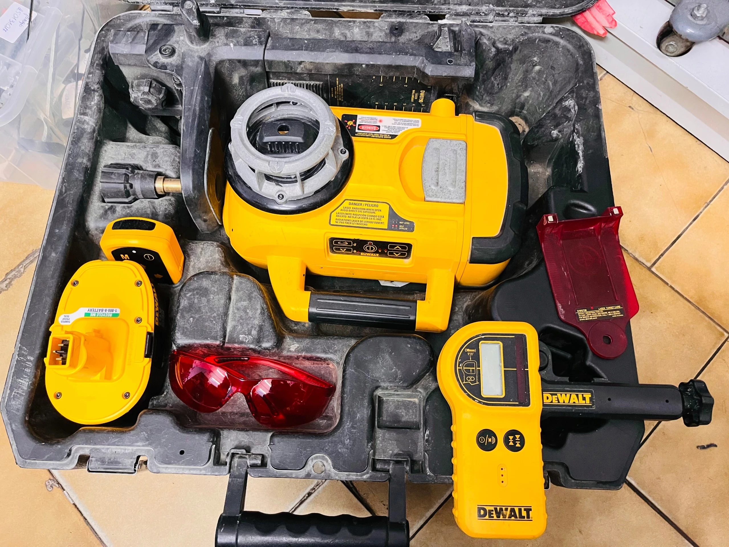 laser-krzyzowy-dewalt-30-m-dw079-zestaw-zeromskiego-47-lodz-nowa