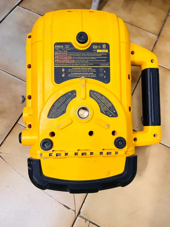 LASER KRZYŻOWY DEWALT 30 M DW079 ZESTAW
