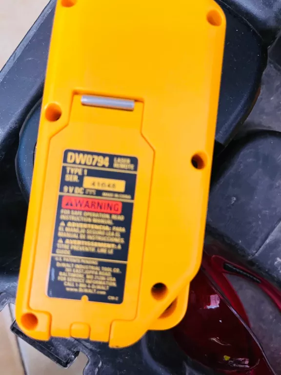 LASER KRZYŻOWY DEWALT 30 M DW079 ZESTAW