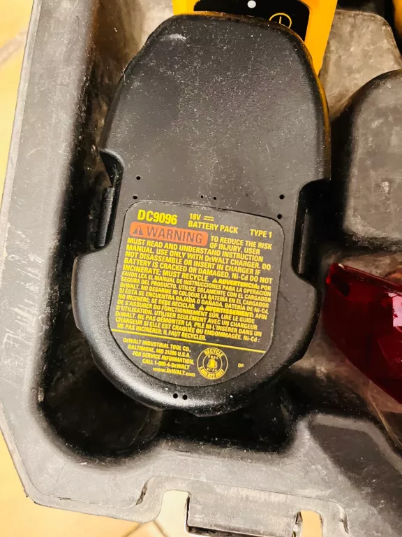 LASER KRZYŻOWY DEWALT 30 M DW079 ZESTAW