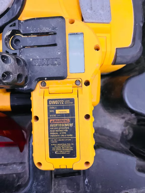 LASER KRZYŻOWY DEWALT 30 M DW079 ZESTAW