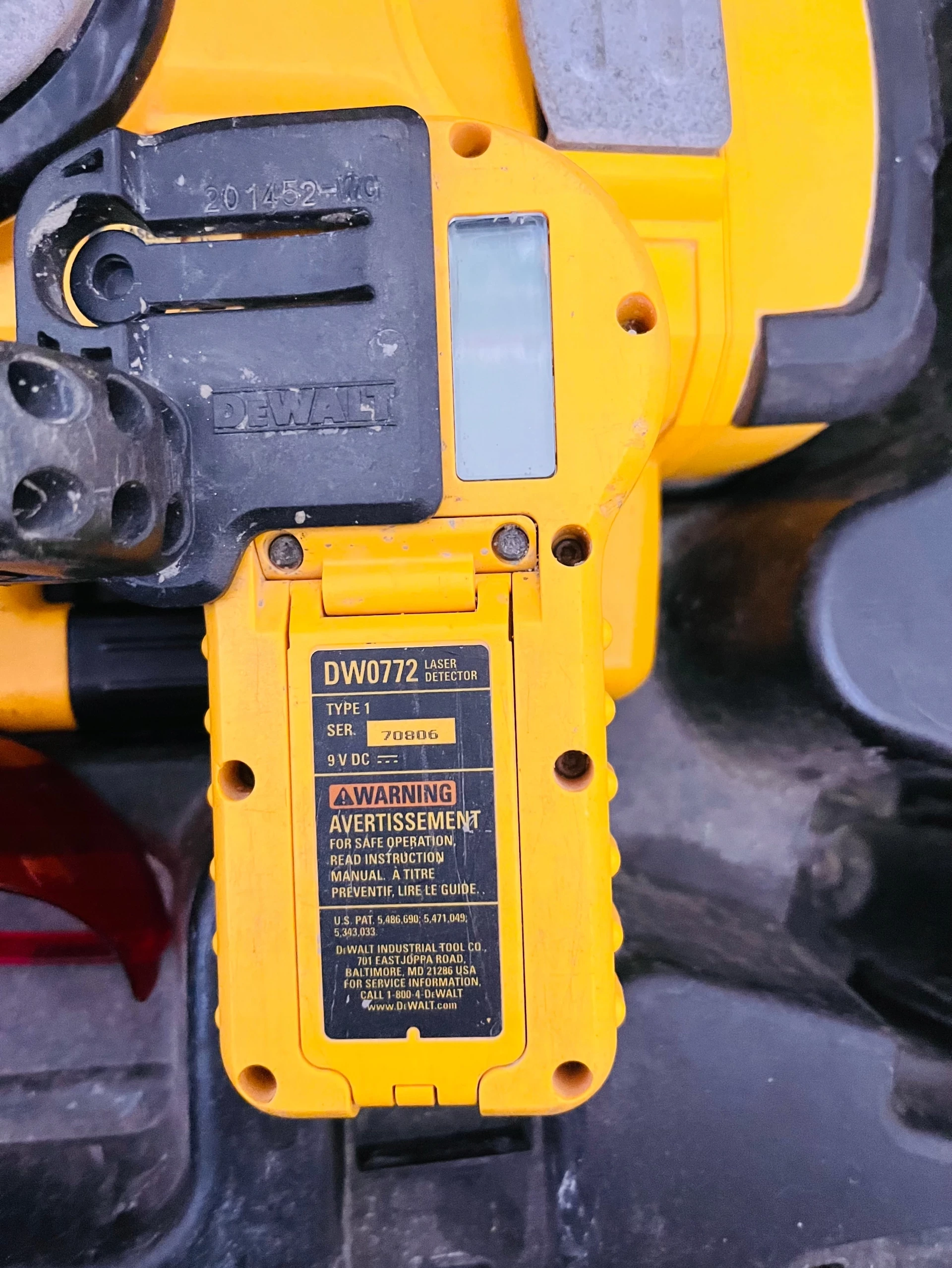 laser-krzyzowy-dewalt-30-m-dw079-zestaw-model-dw079