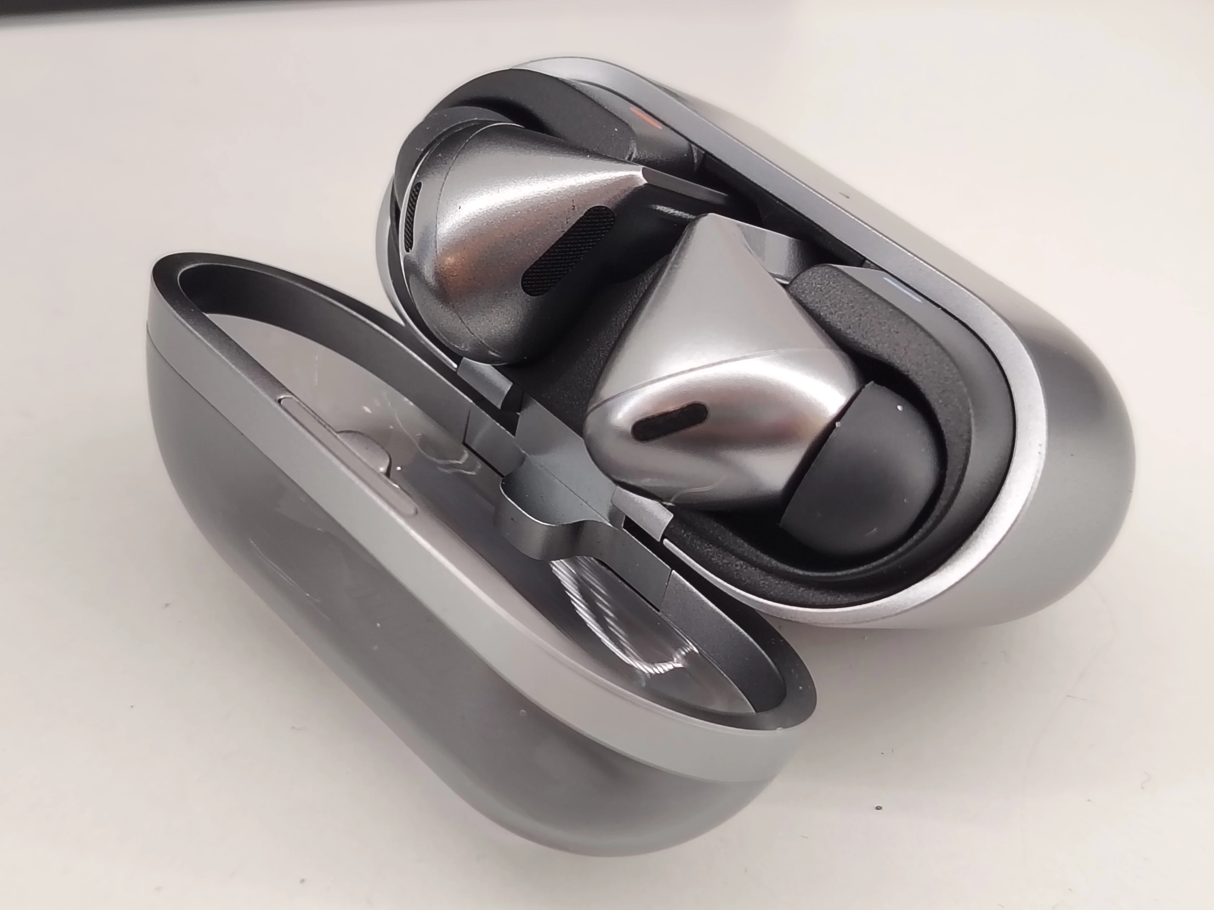 sluchawki-samsung-buds-3-pro-stan-11323-2