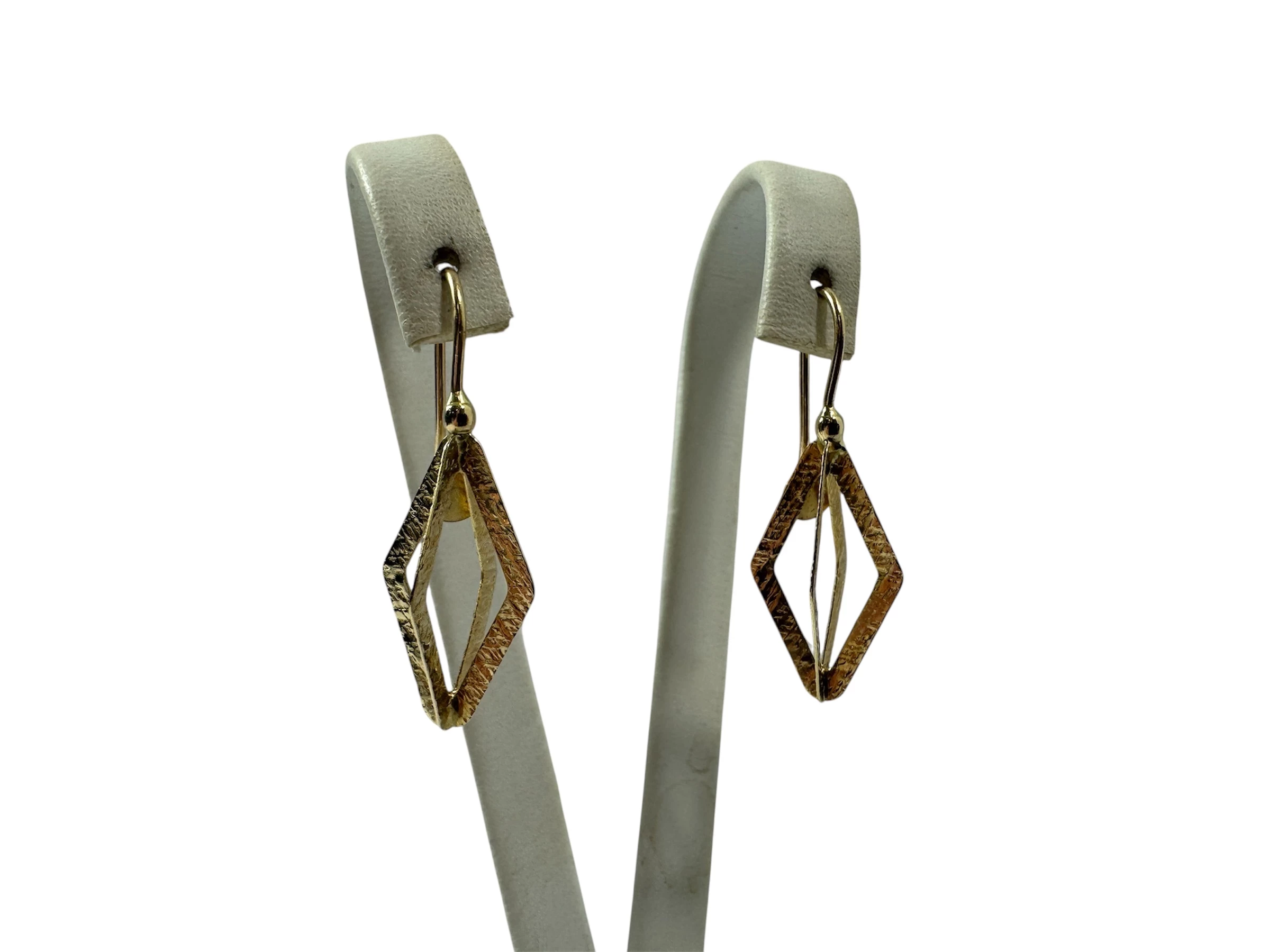 zlote-niespotykane-kolczyki-proby-585-157g-ean-gtin-5901050601146