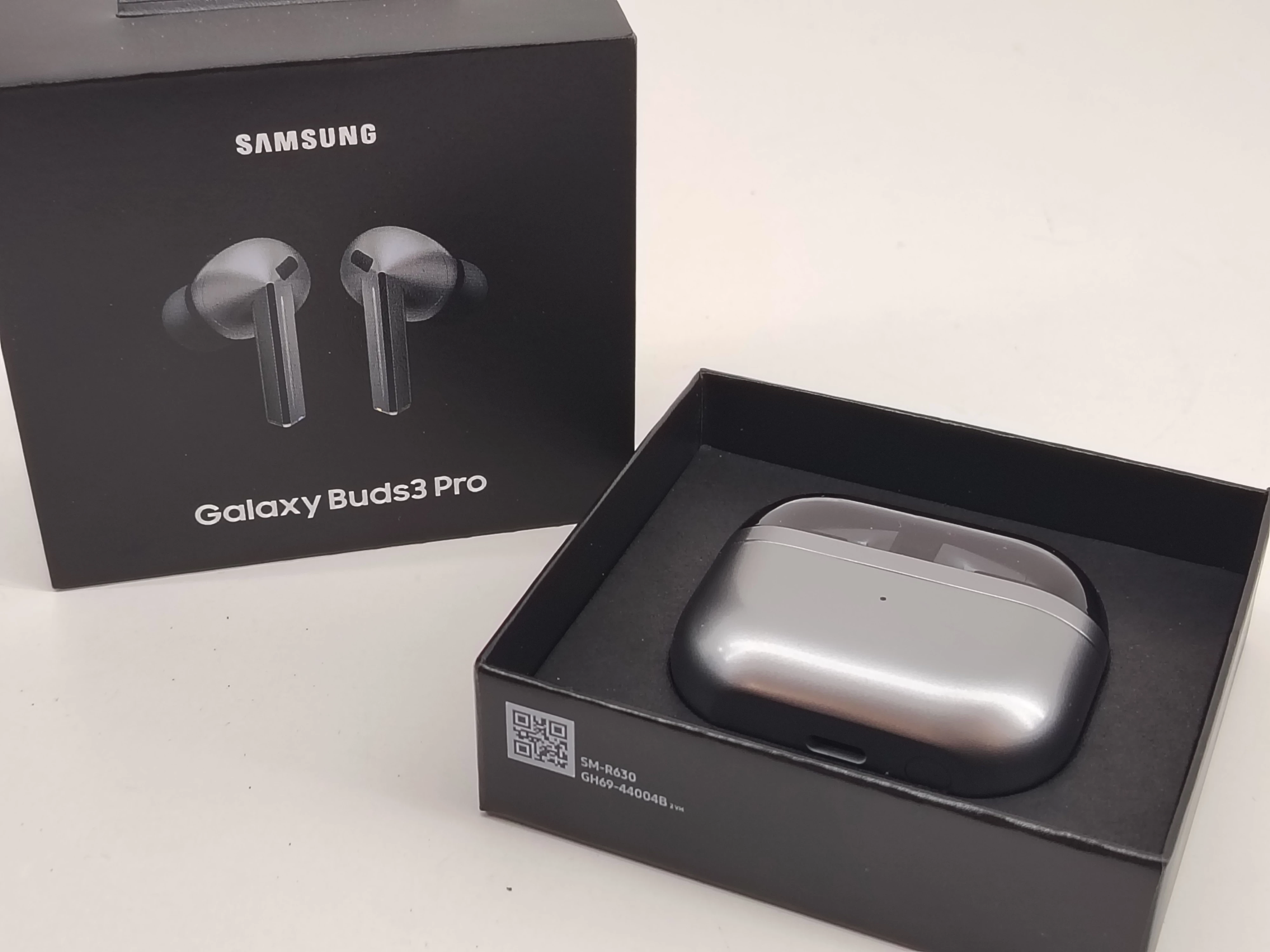 sluchawki-samsung-buds-3-pro-aleja-wolnosci-15b-czestochowa-sj