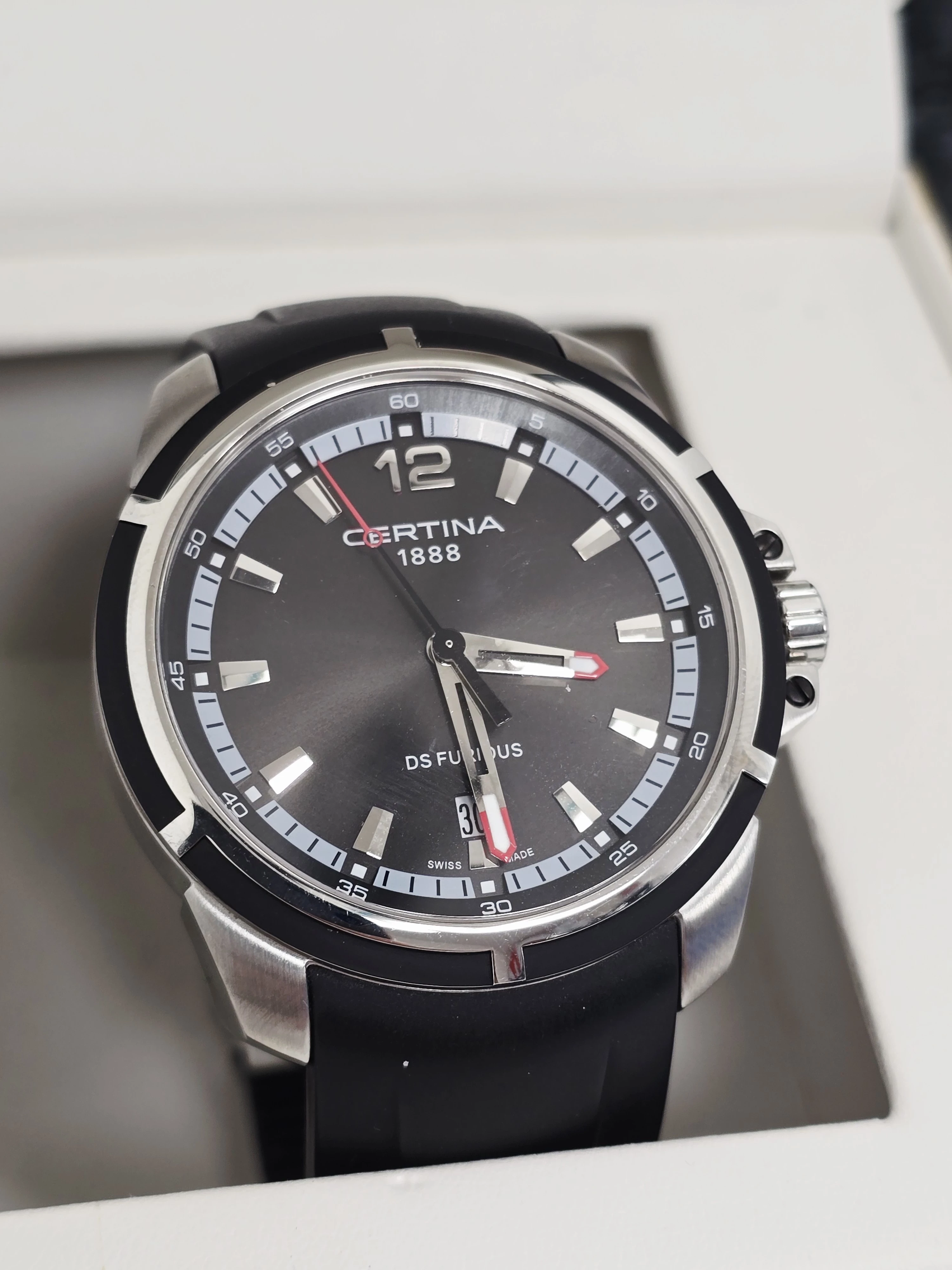 zegarek-certina-ds-furious-c0114102105700-ksztalt-koperty-129223-2