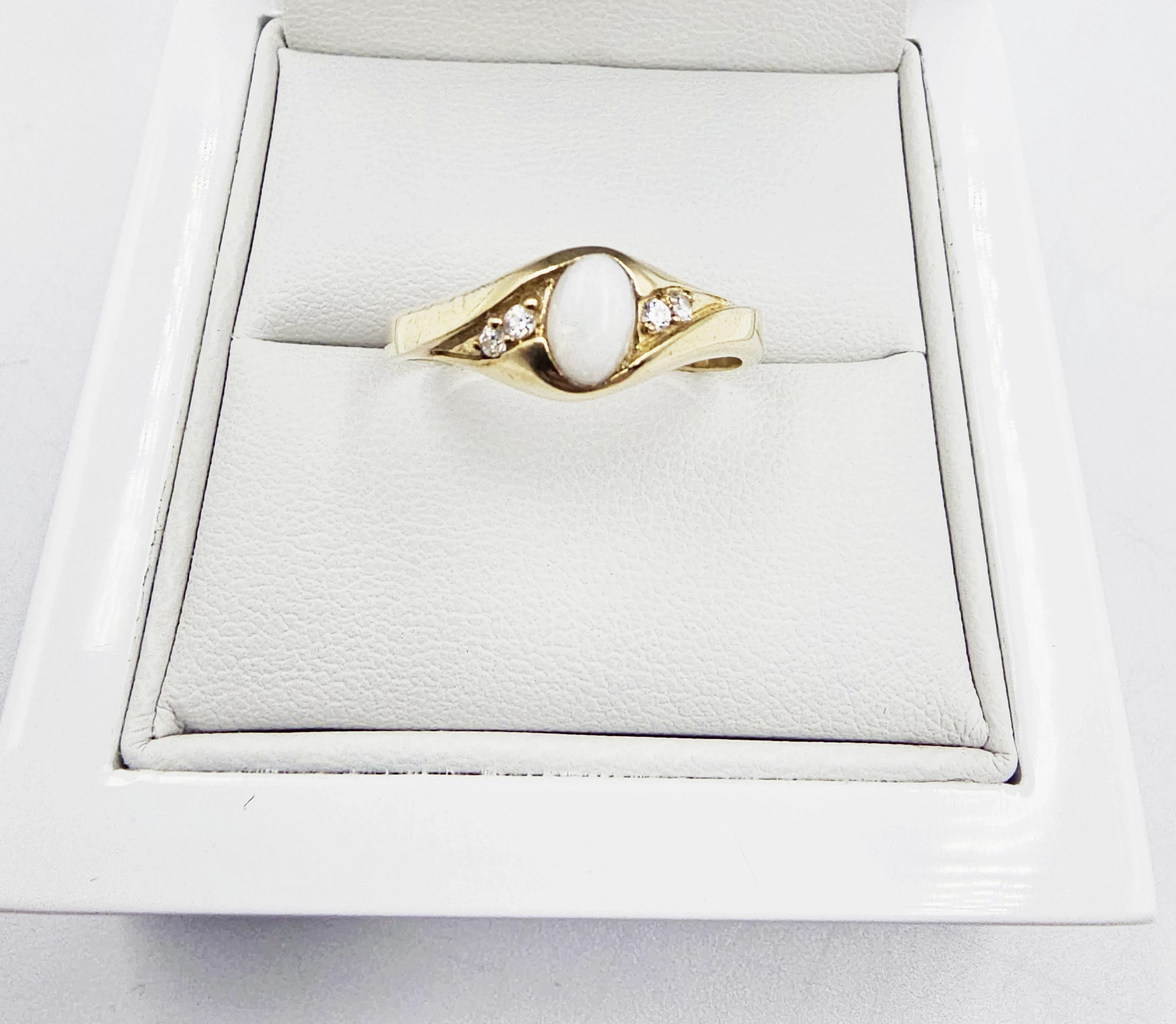 zloty-pierscionek-z-kamieniami-297gr-p585-powstancow-slaskich-122-wroclaw