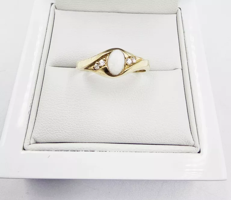 ZŁOTY PIERŚCIONEK Z KAMIENIAMI 2,97GR, P.585