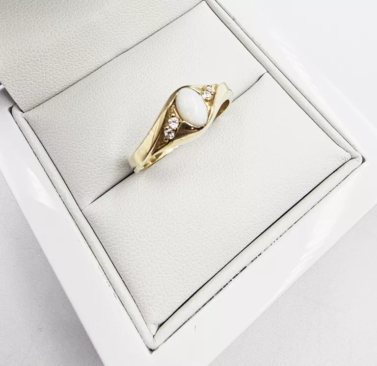 ZŁOTY PIERŚCIONEK Z KAMIENIAMI 2,97GR, P.585