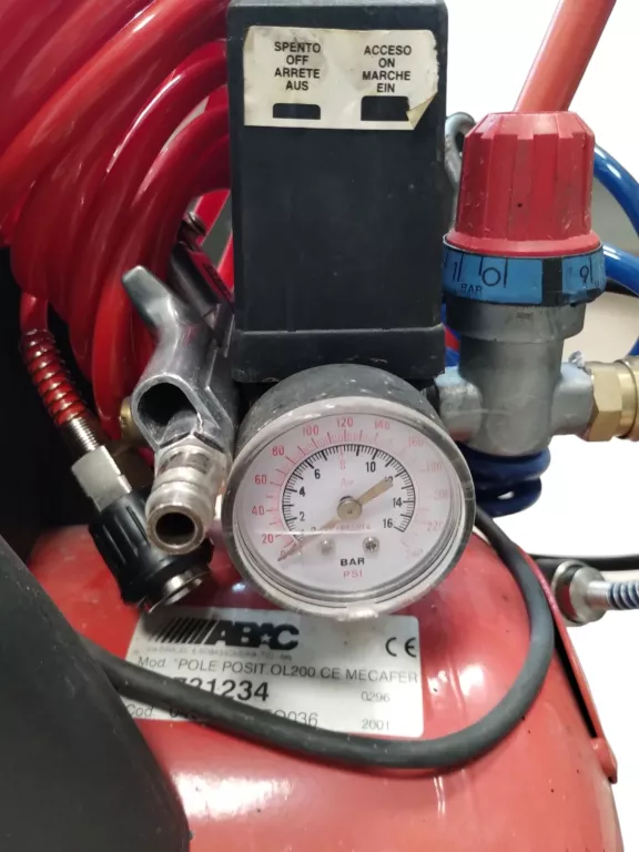 PRZENOŚNA SPRĘŻARKA KOMPRESOR MECAFER 425528 200/8/6 180 L/MIN 8 BAR