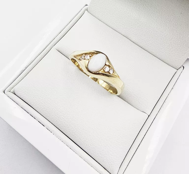 ZŁOTY PIERŚCIONEK Z KAMIENIAMI 2,97GR, P.585