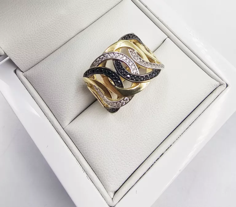 zloty-pierscionek-z-bialymi-i-czarnymi-cyrkoniami-490gr-p585-material-15835-2