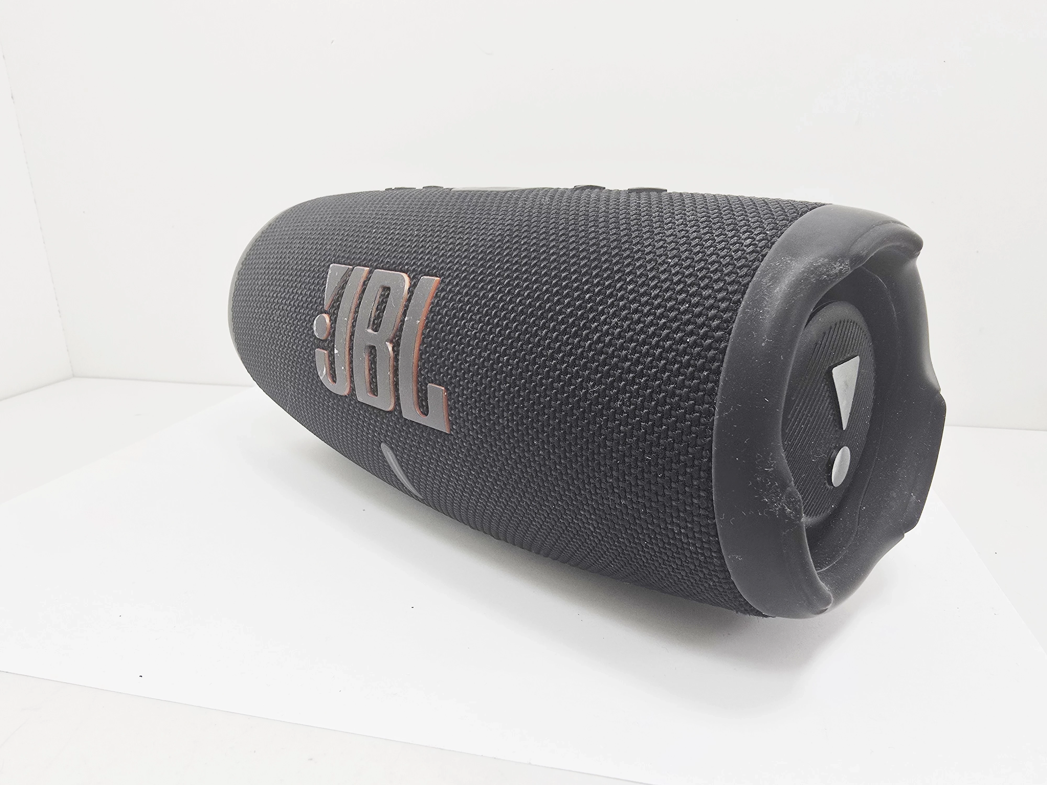 glosnik-jbl-charge-5-stan-11323-2