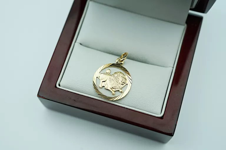 PIĘKNA ZŁOTA ZAWIESZKA - ZNAK ZODIAKU - LEW - P333 8K