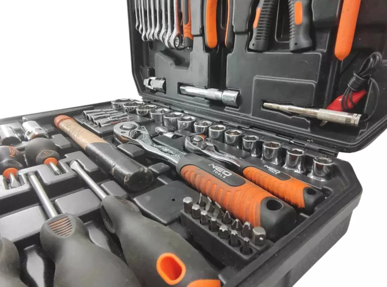 ZESTAW NARZĘDZI KLUCZY NASADEK 100SZT 08-920 NEO TOOLS WALIZKA