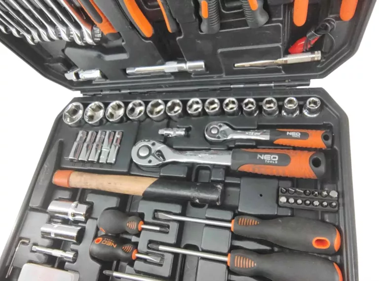ZESTAW NARZĘDZI KLUCZY NASADEK 100SZT 08-920 NEO TOOLS WALIZKA
