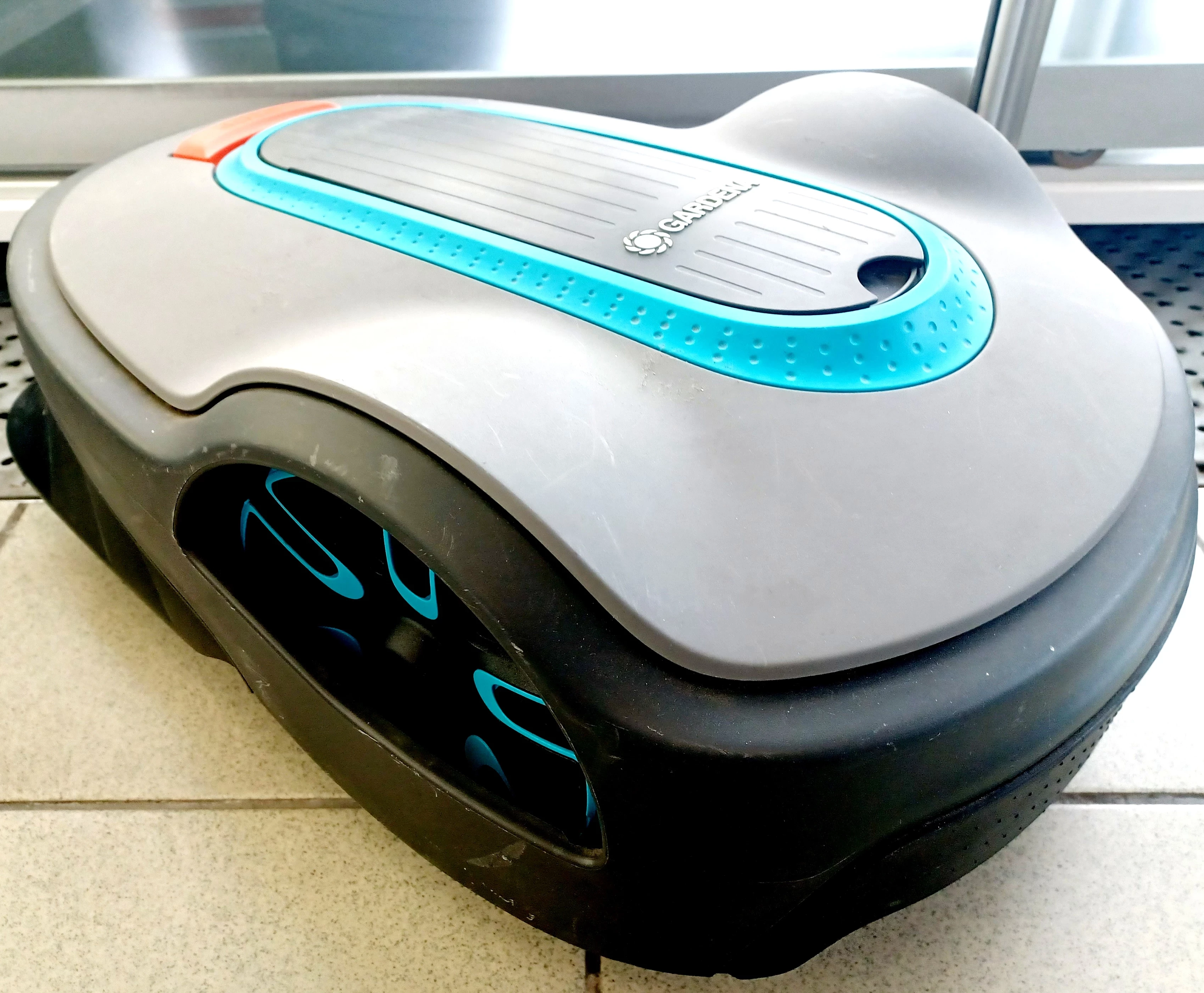 robot-koszacy-gardena-sileno-city-500-15002-32-sterowanie-bluetooth-stan-11323-2