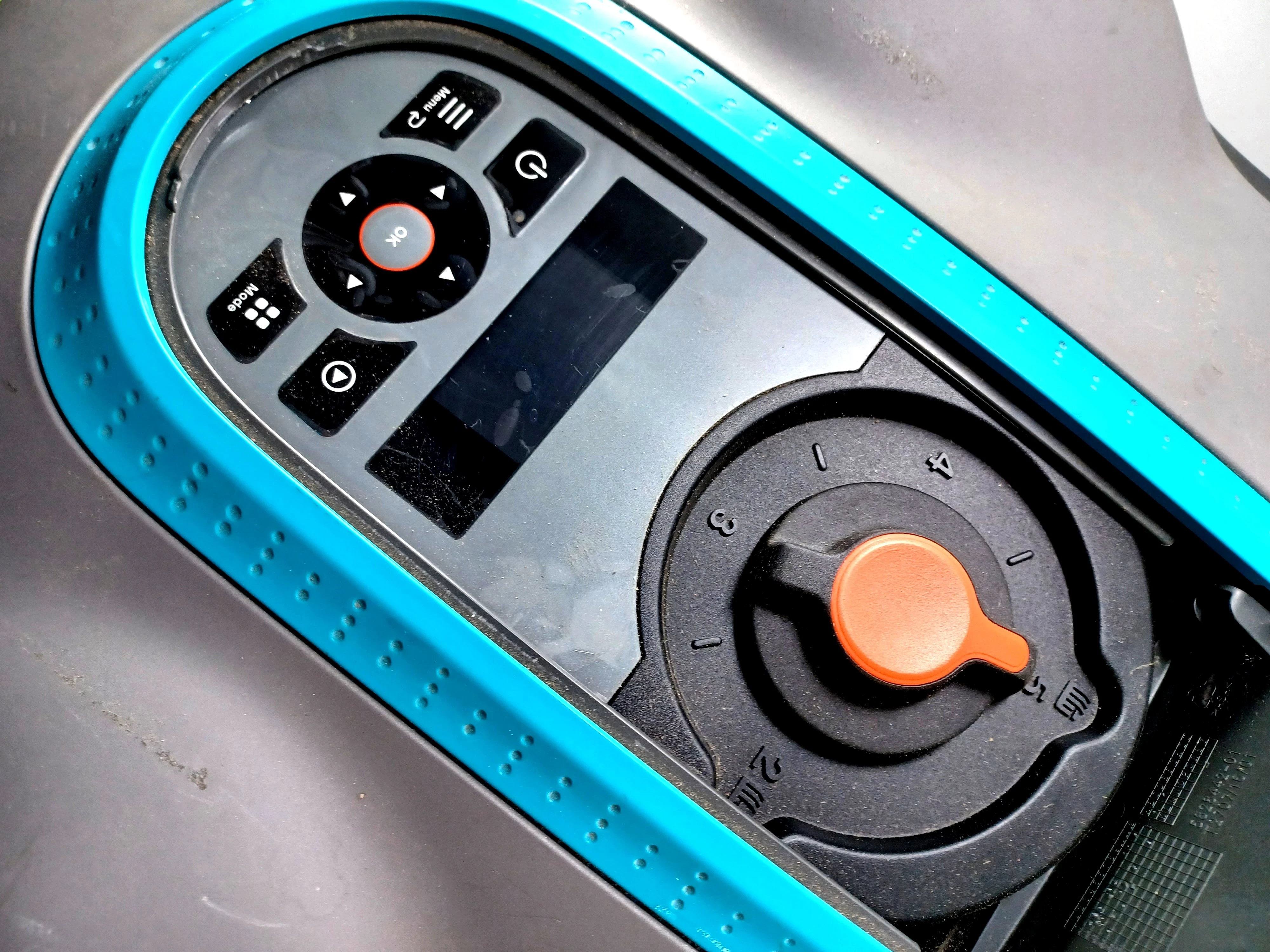 robot-koszacy-gardena-sileno-city-500-15002-32-sterowanie-bluetooth-kod-producenta-5906892424441