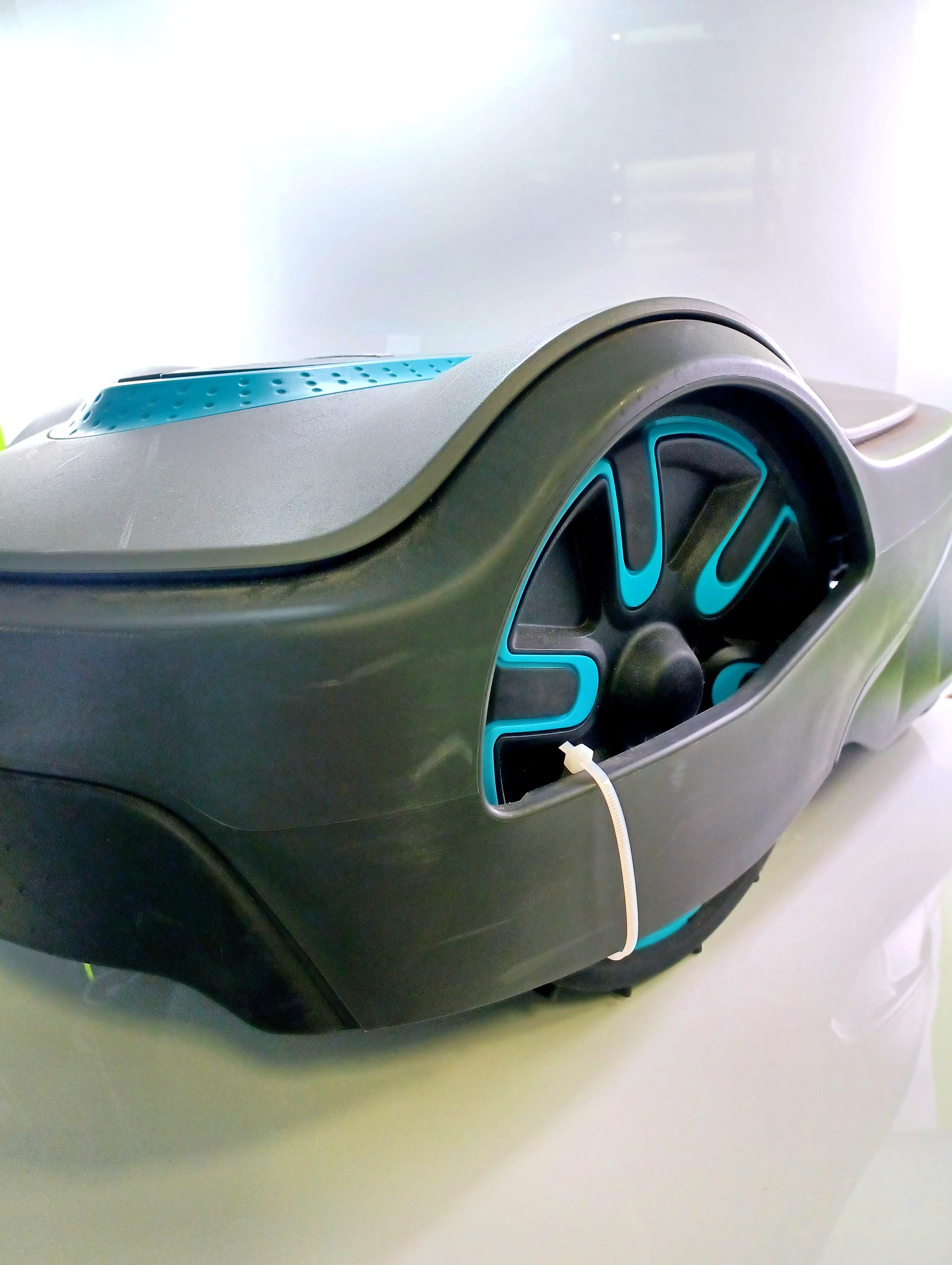 robot-koszacy-gardena-sileno-city-500-15002-32-sterowanie-bluetooth-wydajnosc-koszenia-25000