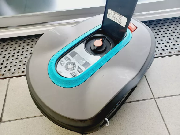 robot-koszacy-gardena-sileno-city-500-15002-32-sterowanie-bluetooth-marka-248811-950485