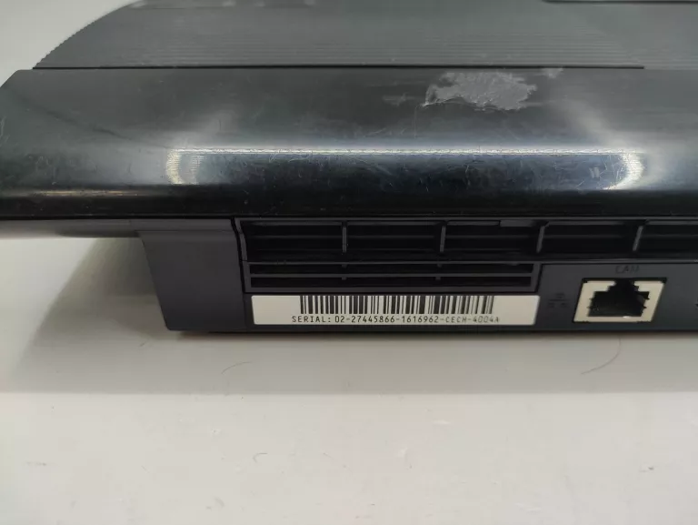 KONSOLA  PS3 SUPER SLIM 500 GB +PAD +OKABLOWANIE