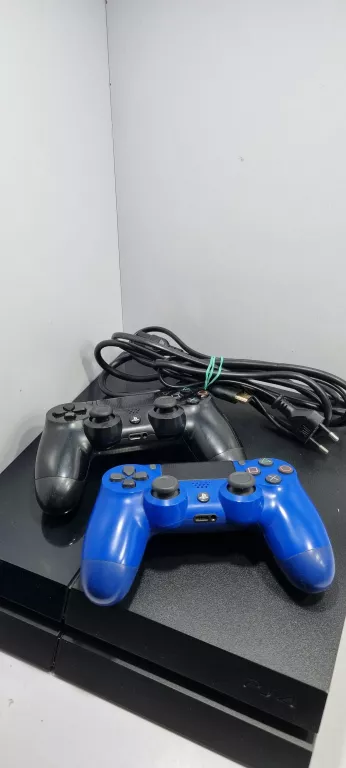 KONSOLA PS4 2X PAD 500 GB
