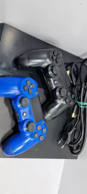 KONSOLA PS4 2X PAD 500 GB
