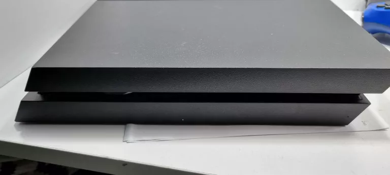 KONSOLA PS4 2X PAD 500 GB