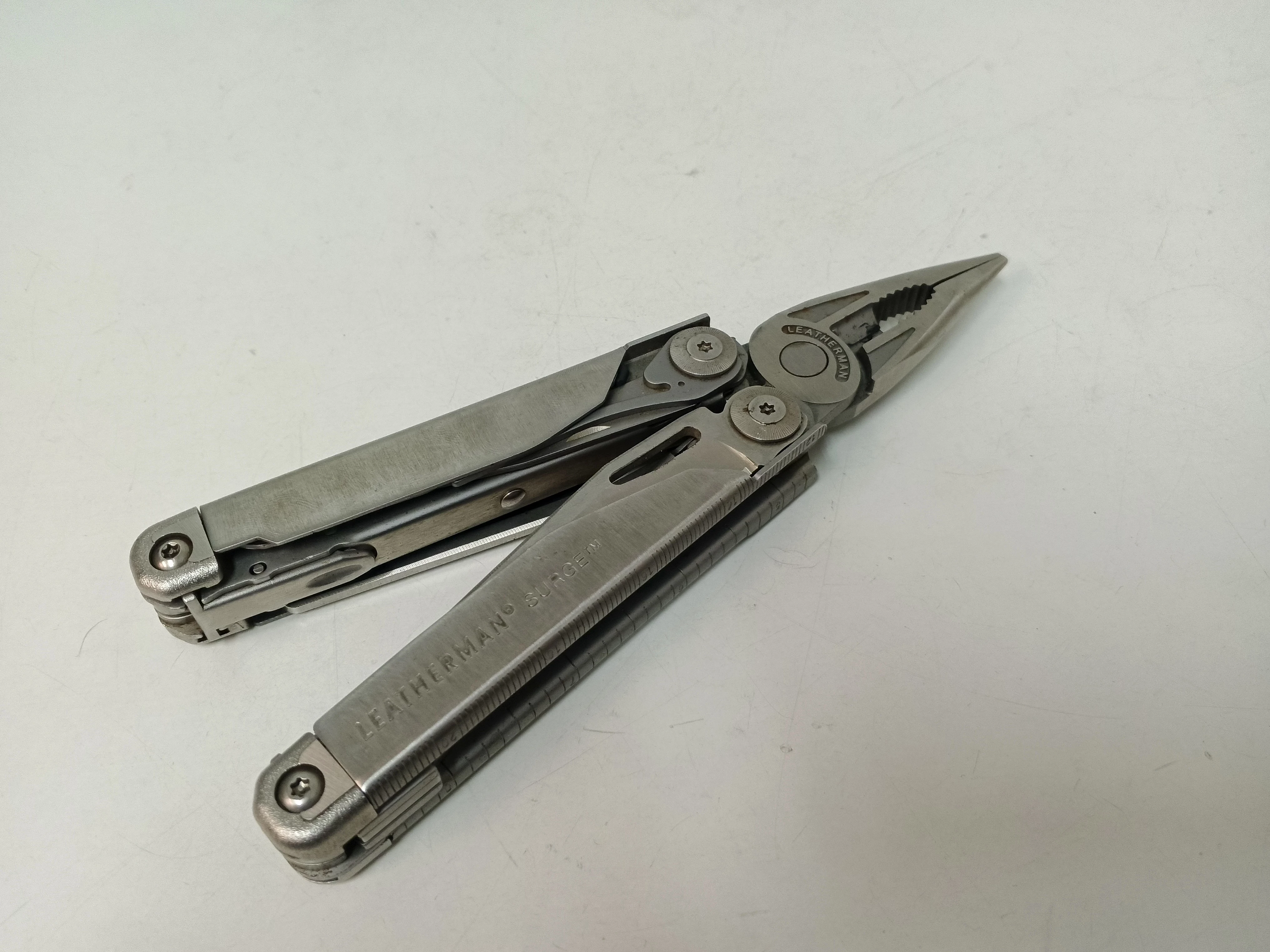multitool-leatherman-surge-kod-producenta-831334033648