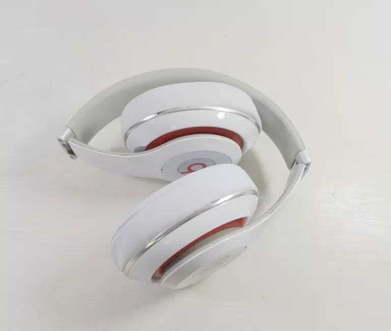 BEATS SOLO 2 SŁUCHAWKI ETUI