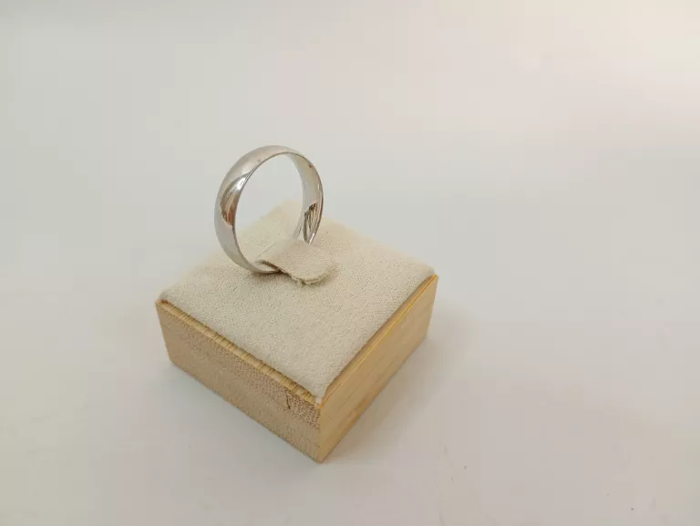 SREBRNA OBRĄCZKA 3,93G 925 R22
