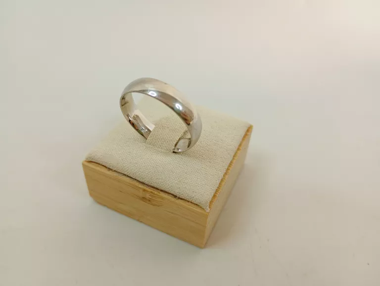 SREBRNA OBRĄCZKA 3,93G 925 R22